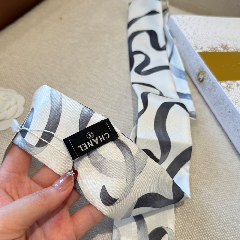 Chanel Flowing Ribbon Hairpin - Picture 5 of 6